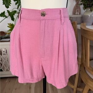 Hollister High-Waisted Shorts – Pink
Size: Small